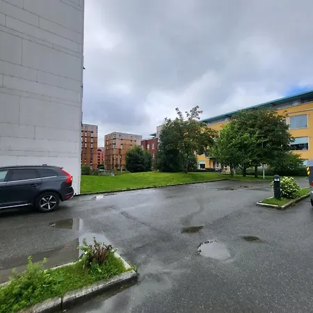 Apartment Moon Near The Centre ! Free Parking Available ! *