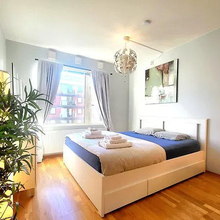 Apartment Moon Near The Centre ! Free Parking Available ! *